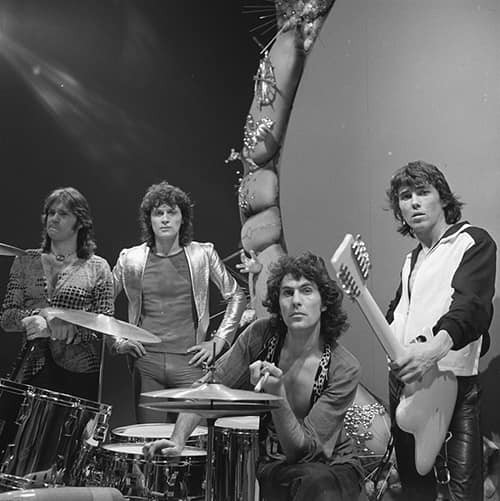 Нажмите на изображение для увеличения.

Название:	Golden Earring.jpg
Просмотров:	57
Размер:	50.3 Кб
ID:	10655106
